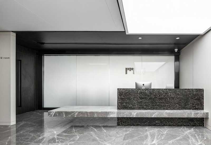 鄭州辦公室裝修施工報(bào)價(jià)人工費(fèi)用：工種（電工/瓦工）單價(jià)與工期關(guān)聯(lián)